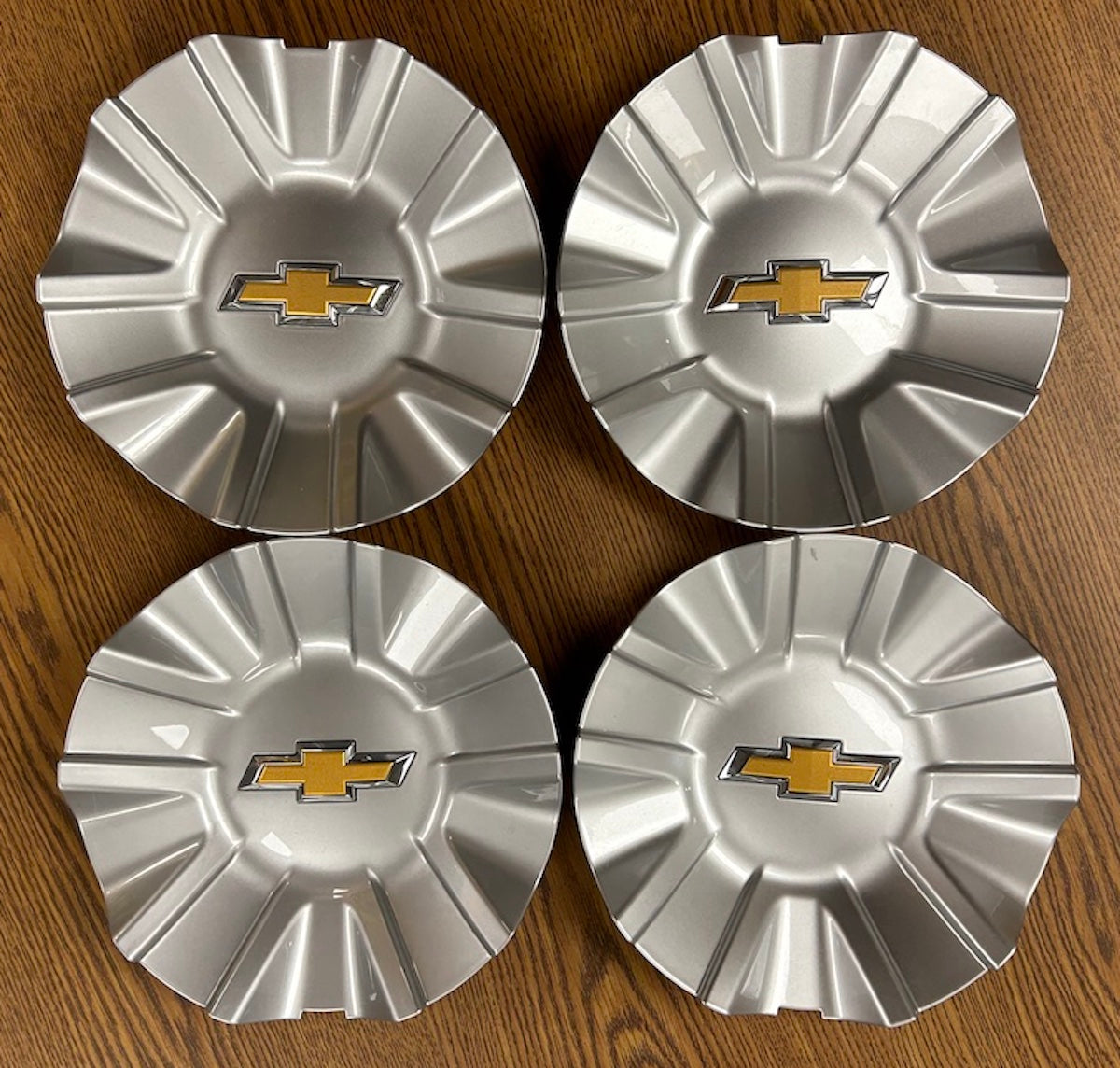 7 7/8" Chevrolet Silverado, Suburban, Tahoe OEM Silver Center Cap #23378303 set